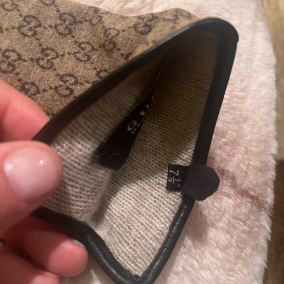 Gucci authentic gloves (female) like new size 7 1/2. These are my wife’s. 🇮🇹 - Picture 4 of 9